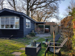 Chalet 2 pers met HOTTUB - Aan de bosrand - IJsselmeer - Gaasterland - Bos